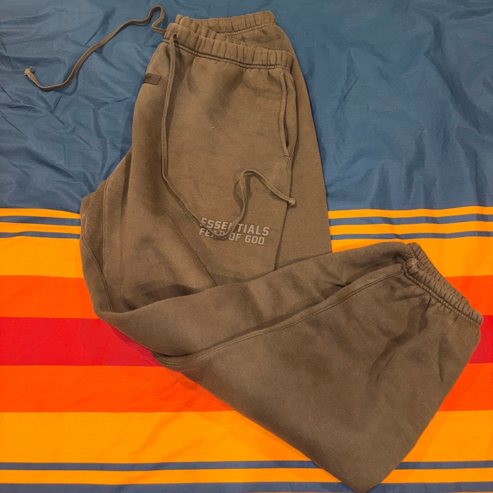 Essentials fear of god sweats